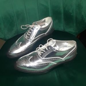 NEW 39/8.5 Ladies Burberry Silver Leather Brogues